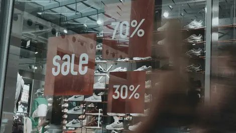 Shoppers delay buys as trust in retailer prices falls